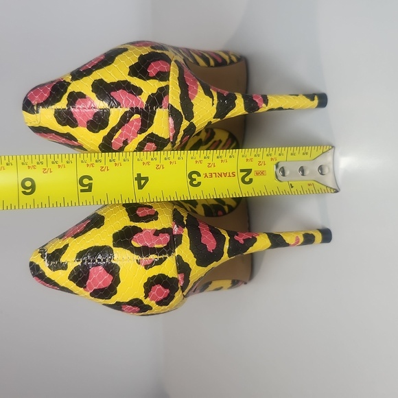 Vince Camuto Treesha painterly python-embossed Print Point-toe Pump - Picture 9 of 9